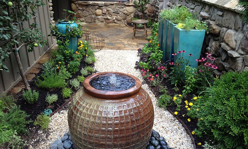 Arcoiris Design Gardening - organic herb garden