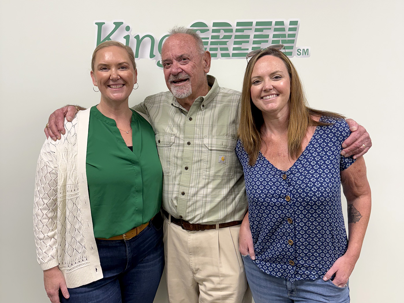 Jennifer Jorge with Dad (Charlie King) and sister (Amber Oakes)